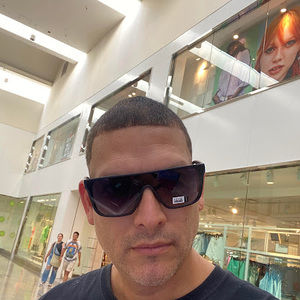 Meet your Posher, Enrique